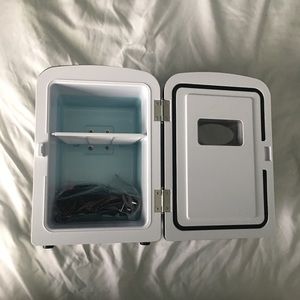 Small fridge (College dorm / apartment friendly)